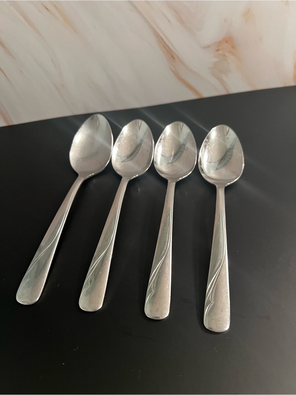 Oneida Silver Tone Teaspoon Set of 4